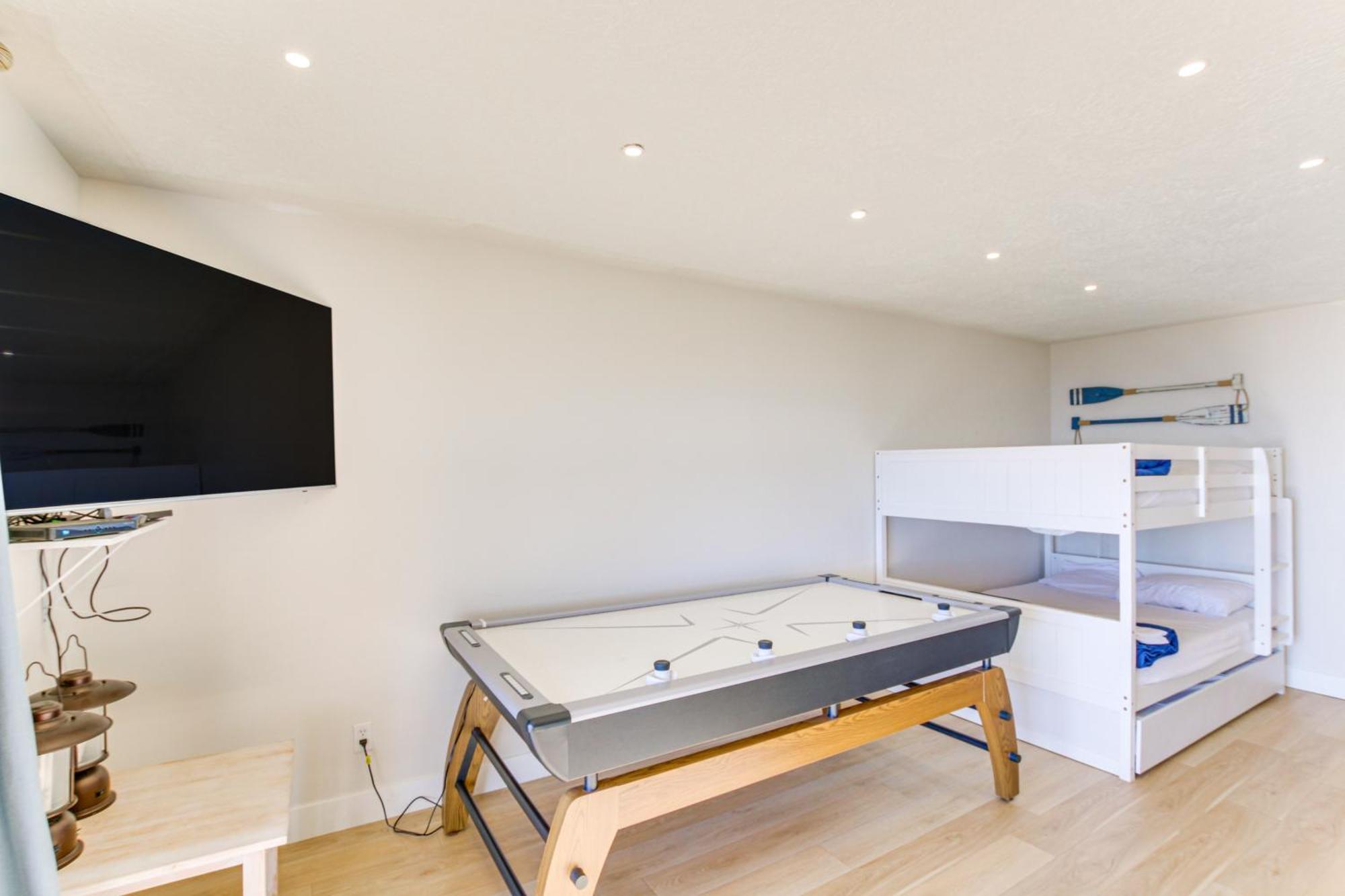 Spacious Garden City Townhome With Lake Views! Extérieur photo