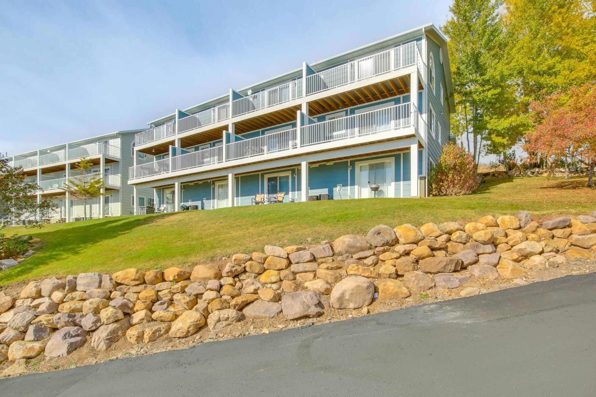 Spacious Garden City Townhome With Lake Views! Extérieur photo