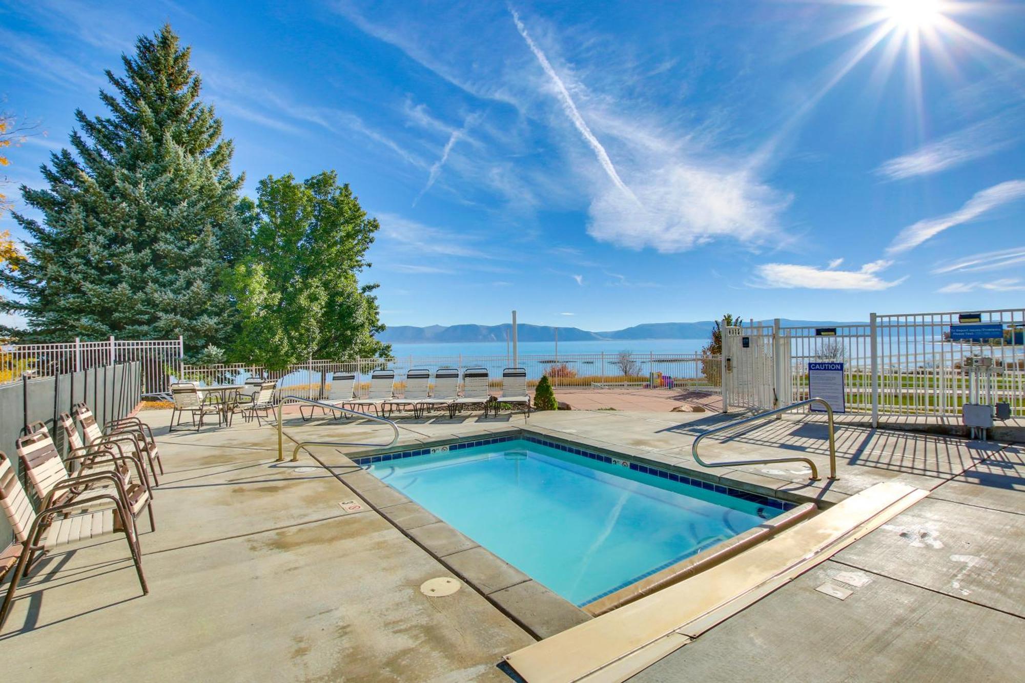 Spacious Garden City Townhome With Lake Views! Extérieur photo